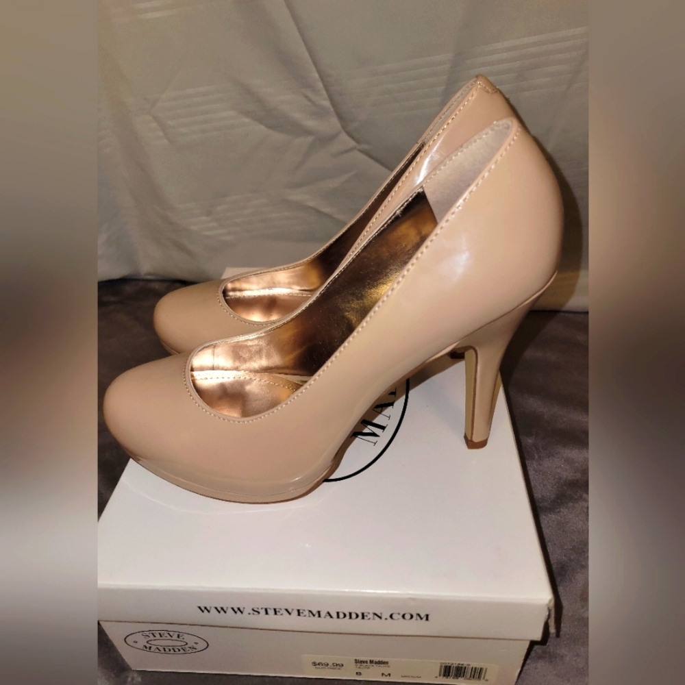 Steve Madden "Elaya" beige patent heels S8